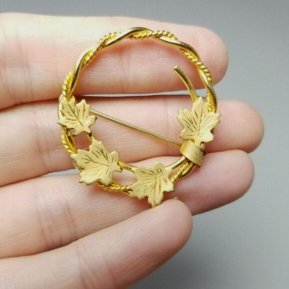 Vintage Yellow Gold Filled Leaf Wreath Circle Brooch, Signed Lapel Pin, Estate - Picture 7 of 7